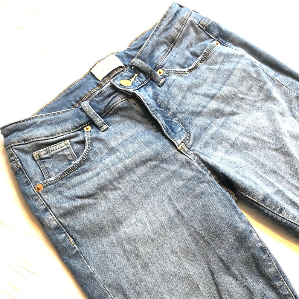 💙3/$25 Universal Thread Distressed Light Wash Skinny Jean - Picture 4 of 10